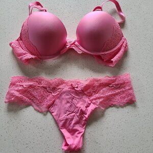 Victoria's Secret - Smooth & Lace Push-Up Bra and Thong - Pink - 32B / XS